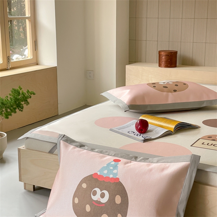 91家纺网 家纺一手货源 找家纺 圆岛家纺 2024新款900D卡通冰丝养生席 曲奇饼干