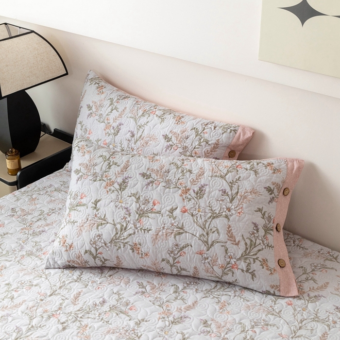 91家纺网 家纺一手货源 找家纺 优乐家纺 2025新款纯棉印花夹棉枕套系列-纽扣款 清婉