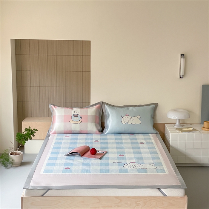 91家纺网 家纺一手货源 找家纺 圆岛家纺 2024新款900D卡通冰丝养生席 格子小狗