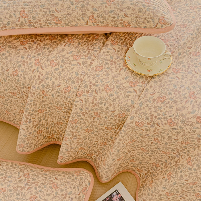 91家纺网 家纺一手货源 找家纺 金丝鸟家纺 2024新款双面全棉夹棉床盖 粉色花纹