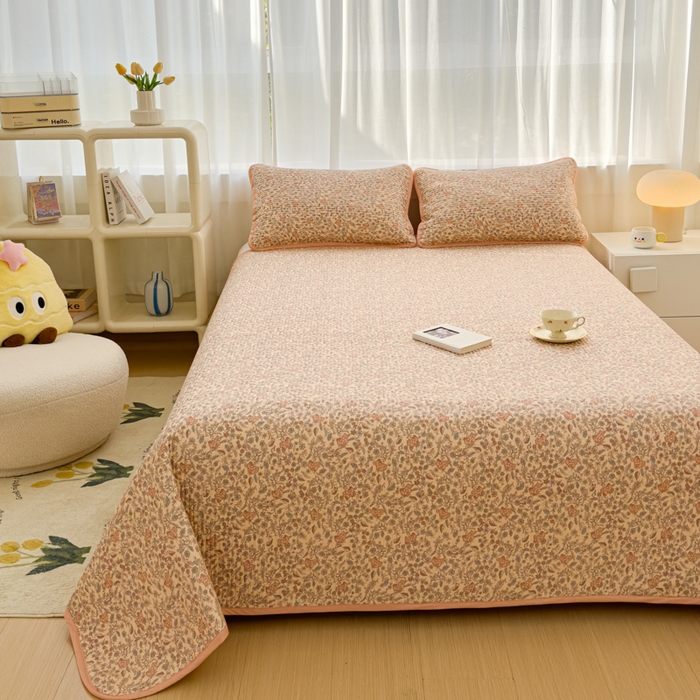 91家纺网 家纺一手货源 找家纺 金丝鸟家纺 2024新款双面全棉夹棉床盖 粉色花纹