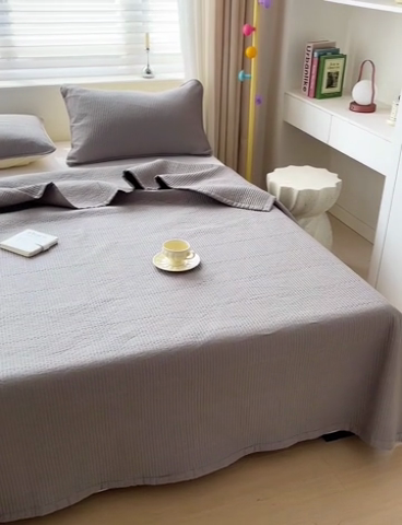 91家纺网 家纺一手货源 找家纺 羽爱家纺 2024新款双面纯色全棉水洗床盖 浅灰