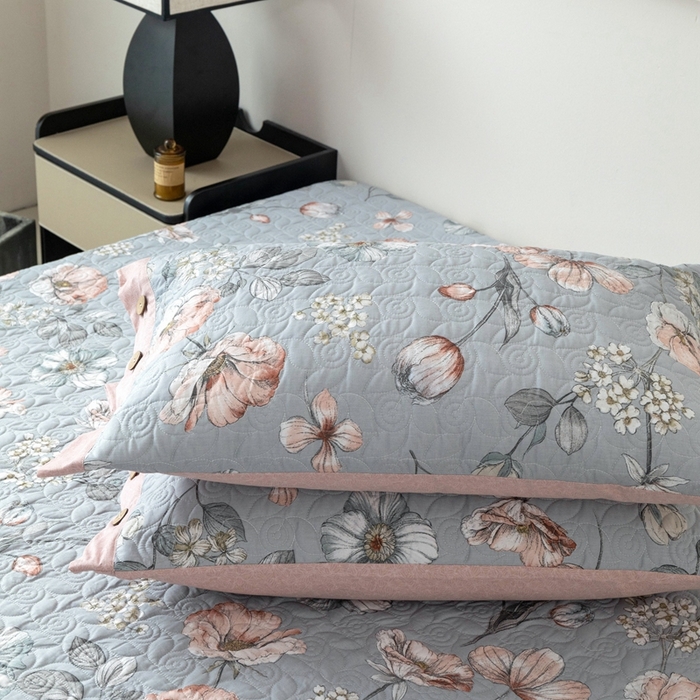 91家纺网 家纺一手货源 找家纺 优乐家纺 2025新款纯棉印花夹棉枕套系列-纽扣款 蔚然花