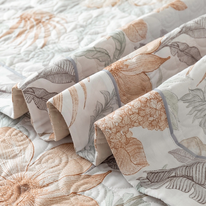 91家纺网 家纺一手货源 找家纺 优乐家纺 2025新款纯棉印花夹棉系列床盖三件套-纽扣款 春意盎然