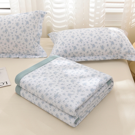 91家纺网 家纺一手货源 找家纺 圣靓家纺 2025新款泡泡棉夹棉床盖 蓝色海洋