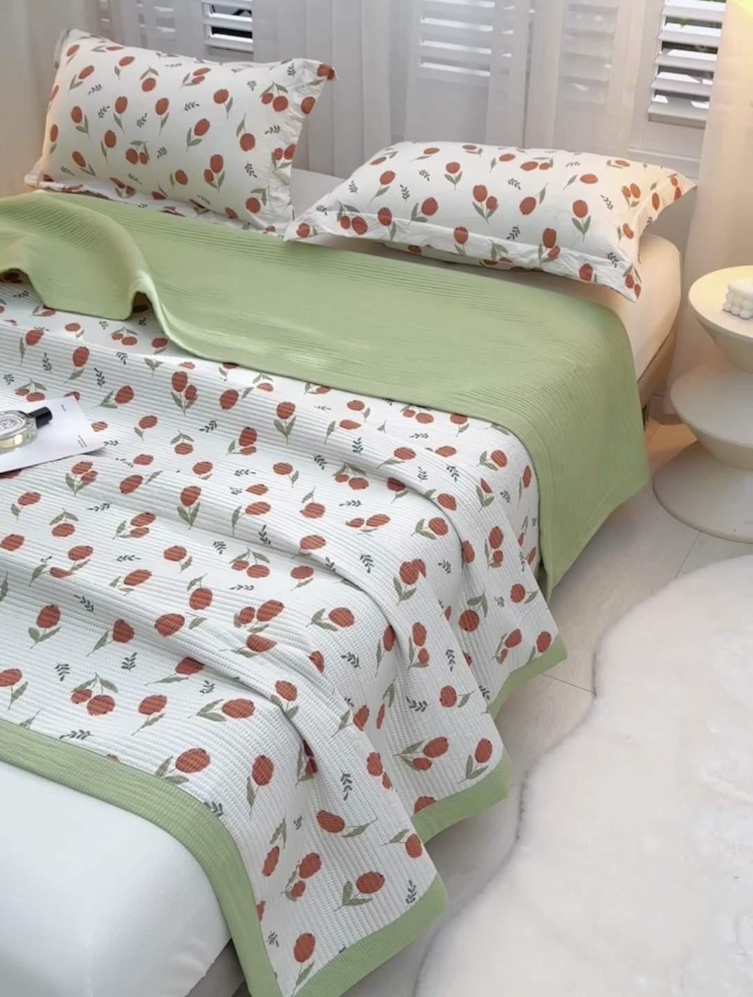 91家纺网 家纺一手货源 找家纺 圣楚家纺 2024新款A类泡泡棉夹棉床盖迷人花香