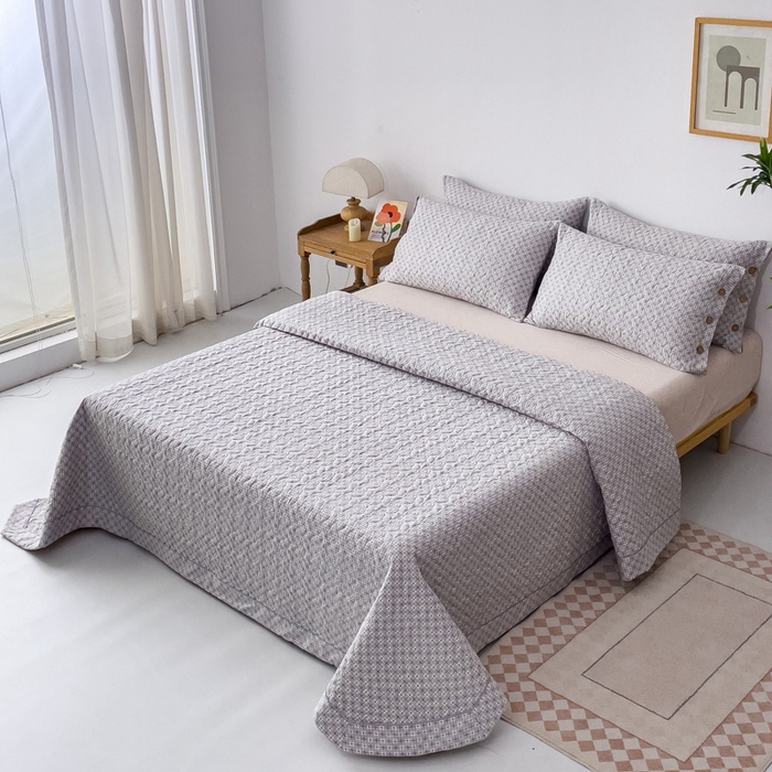 91家纺网 家纺一手货源 找家纺 优乐家纺 2025新款纯棉印花夹棉系列床盖三件套-纽扣款 雅乐之舞