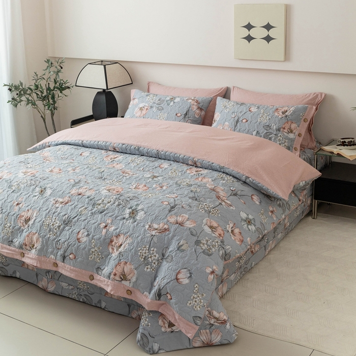 91家纺网 家纺一手货源 找家纺 优乐家纺 2025新款纯棉印花夹棉系列四件套-纽扣款 蔚然花