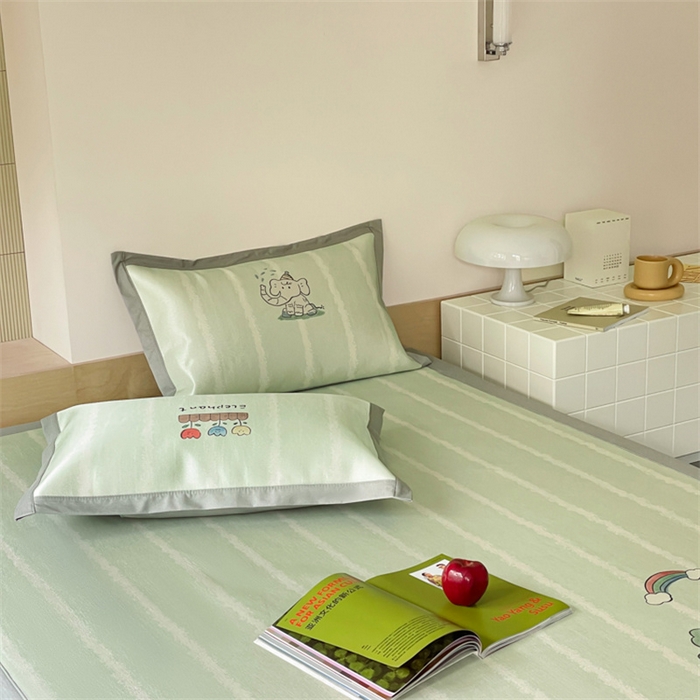 91家纺网 家纺一手货源 找家纺 圆岛家纺 2024新款900D卡通冰丝养生席 假日小象