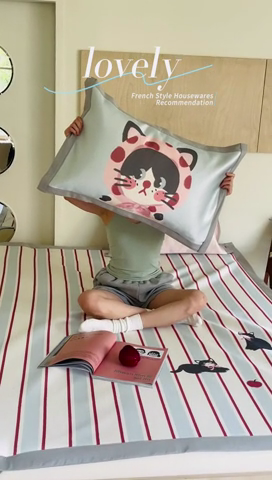 91家纺网 家纺一手货源 找家纺 圆岛家纺 2024新款900D卡通冰丝养生席 小奶猫