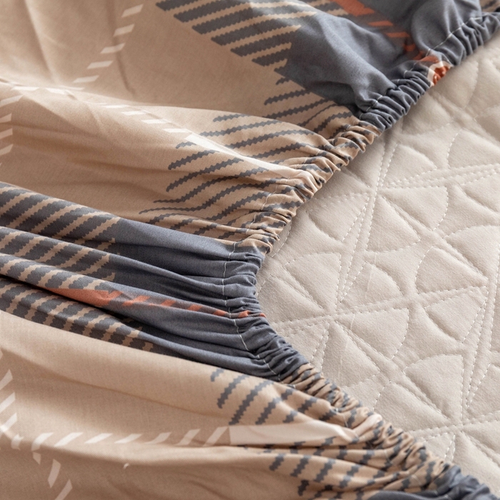 91家纺网 家纺一手货源 找家纺 优乐家纺 2025新款纯棉印花夹棉床笠三件套系列-纽扣款 博尔-咖