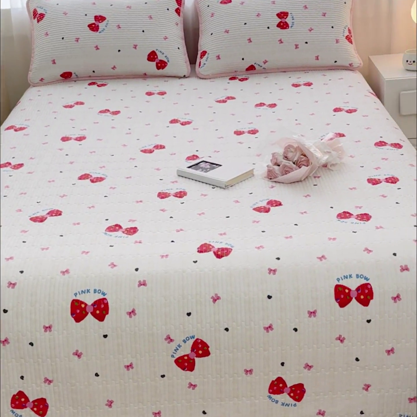 91家纺网 家纺一手货源 找家纺 金丝鸟家纺 2024新款双面全棉夹棉床盖 甜心蝴蝶结