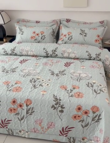 91家纺网 家纺一手货源 找家纺 优乐家纺 2025新款全棉斜纹13376宽边枕套床盖三件套 南薇