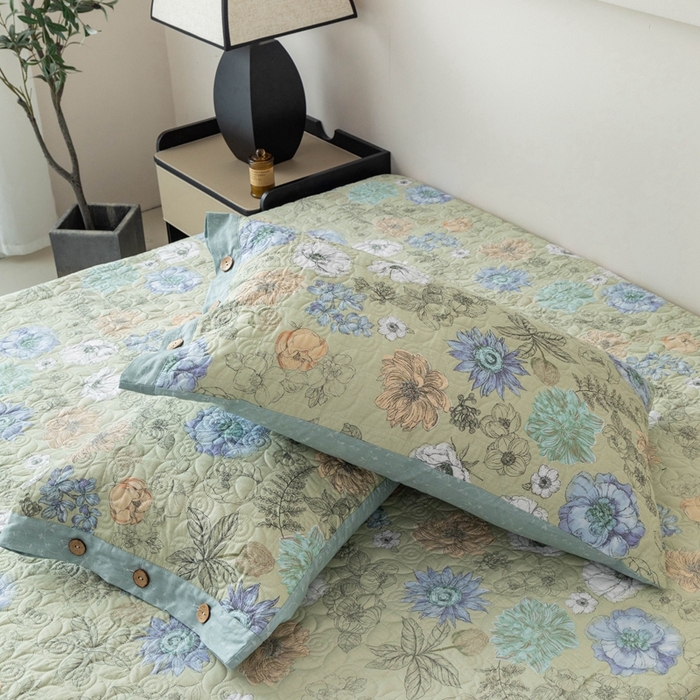 91家纺网 家纺一手货源 找家纺 优乐家纺 2025新款纯棉印花夹棉枕套系列-纽扣款 安琪-绿