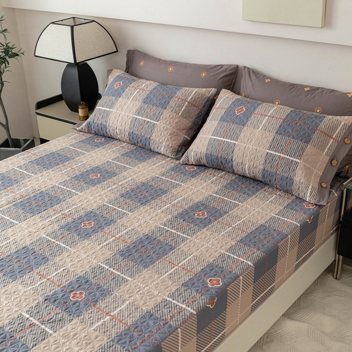 91家纺网 家纺一手货源 找家纺 优乐家纺 2025新款纯棉印花夹棉床笠三件套系列-纽扣款 博尔-咖