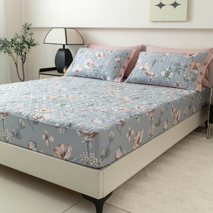 91家纺网 家纺一手货源 找家纺 优乐家纺 2025新款纯棉印花夹棉床笠三件套系列-纽扣款 蔚然花