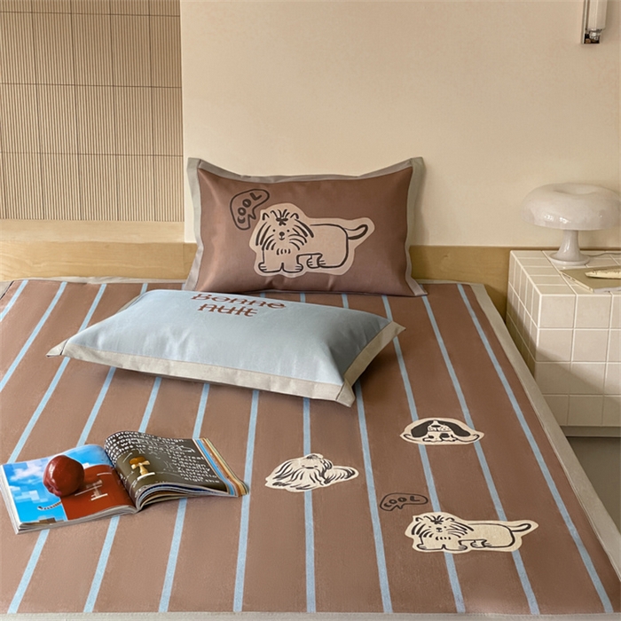 91家纺网 家纺一手货源 找家纺 圆岛家纺 2024新款900D卡通冰丝养生席 美拉德小狗