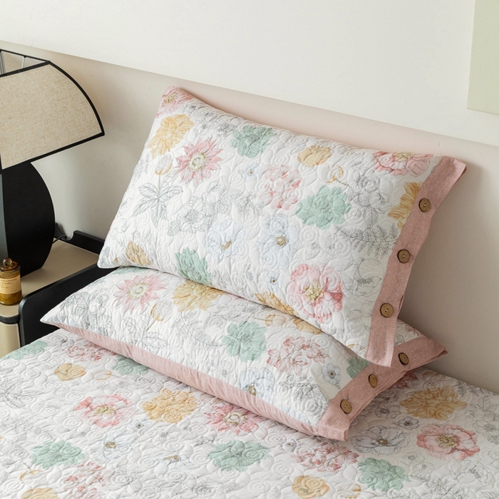 91家纺网 家纺一手货源 找家纺 优乐家纺 2025新款纯棉印花夹棉枕套系列-纽扣款 安琪-黄