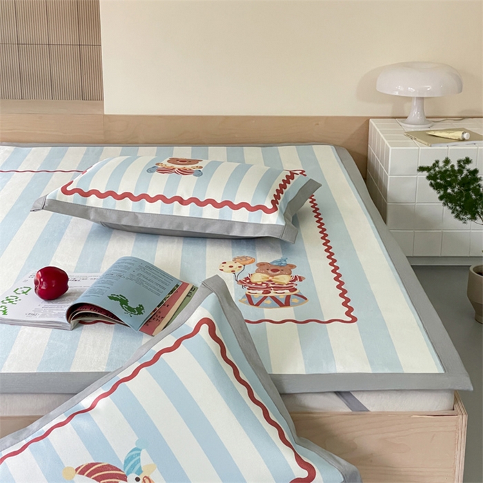 91家纺网 家纺一手货源 找家纺 圆岛家纺 2024新款900D卡通冰丝养生席 马戏小熊