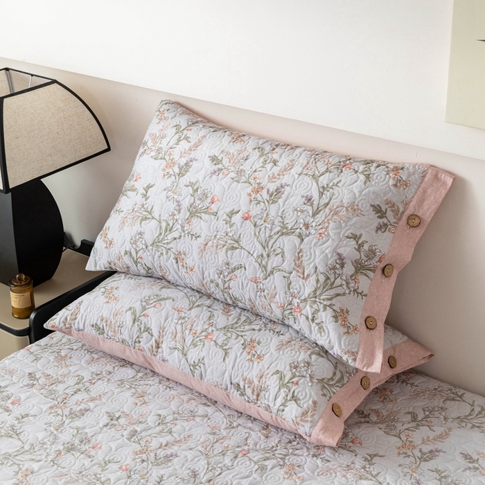 91家纺网 家纺一手货源 找家纺 优乐家纺 2025新款纯棉印花夹棉枕套系列-纽扣款 清婉