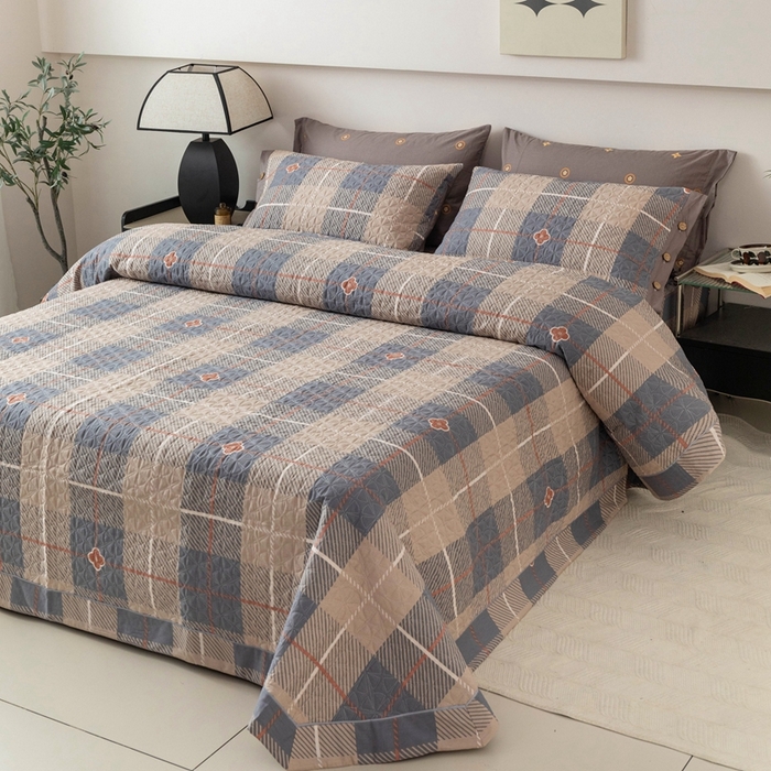 91家纺网 家纺一手货源 找家纺 优乐家纺 2025新款纯棉印花夹棉系列床盖三件套-纽扣款 博尔-咖