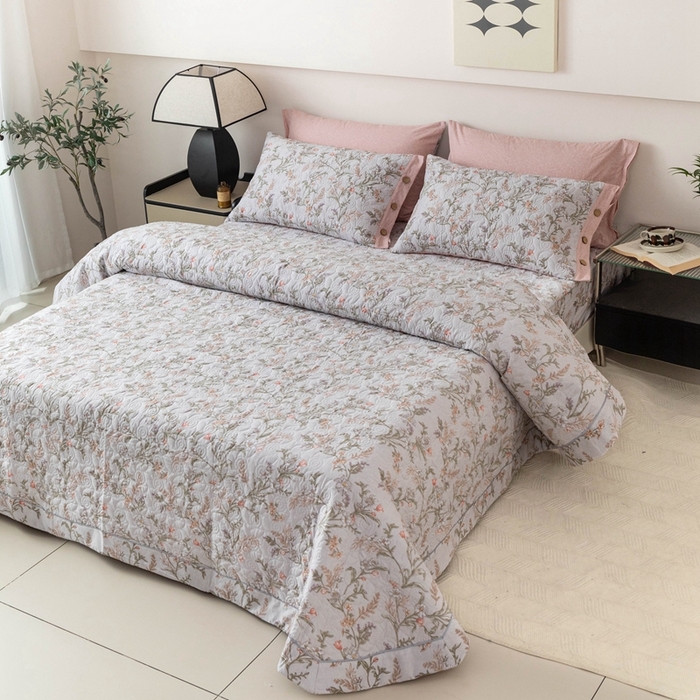 91家纺网 家纺一手货源 找家纺 优乐家纺 2025新款纯棉印花夹棉系列床盖三件套-纽扣款 清婉