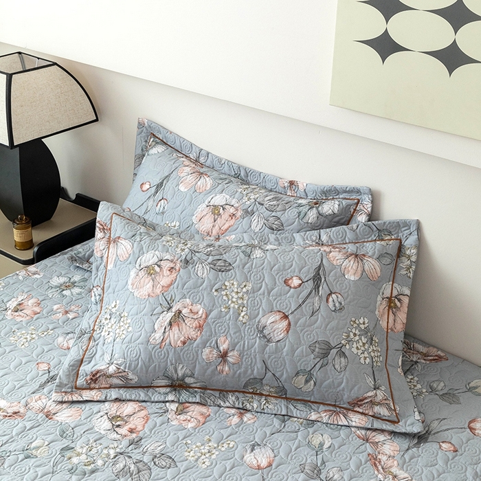 91家纺网 家纺一手货源 找家纺 优乐家纺 2025新款全棉斜纹13376宽边枕头套 蔚然花