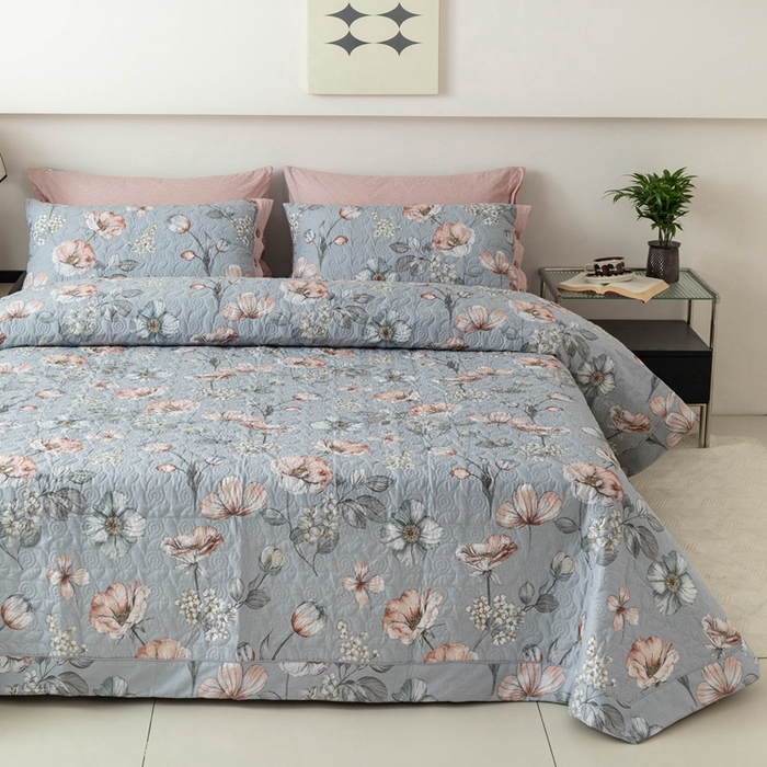 91家纺网 家纺一手货源 找家纺 优乐家纺 2025新款纯棉印花夹棉系列床盖三件套-纽扣款 蔚然花