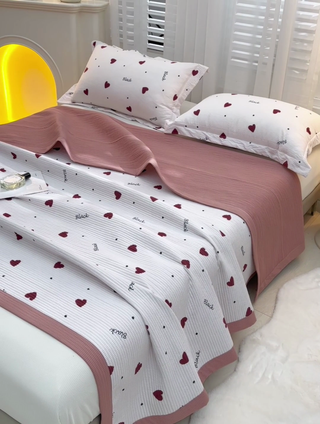 91家纺网 家纺一手货源 找家纺 圣楚家纺 2024新款A类泡泡棉夹棉床盖甜蜜心跳