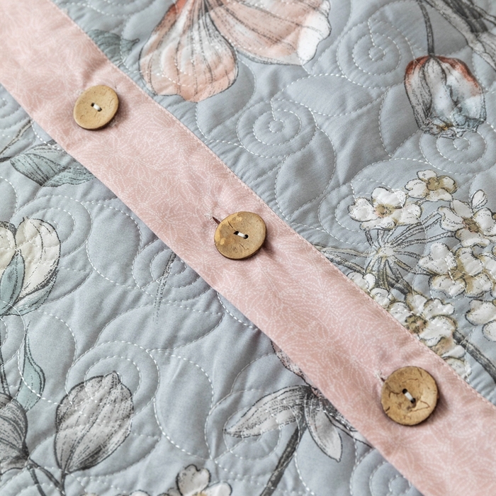 91家纺网 家纺一手货源 找家纺 优乐家纺 2025新款纯棉印花夹棉系列四件套-纽扣款 蔚然花