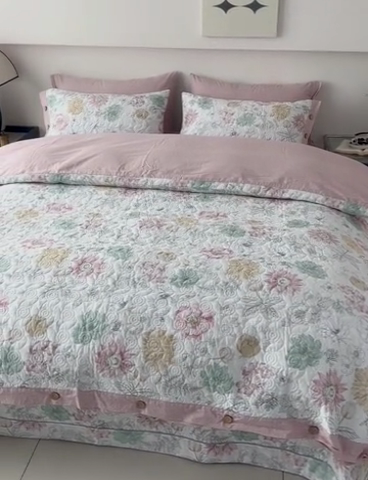 91家纺网 家纺一手货源 找家纺 优乐家纺 2025新款纯棉印花夹棉系列四件套-纽扣款 安琪-黄