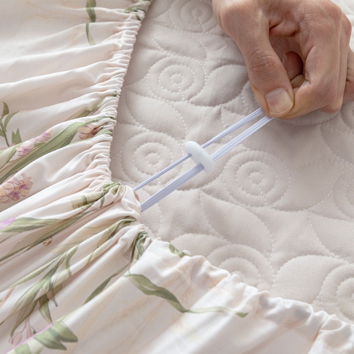 91家纺网 家纺一手货源 找家纺 优乐家纺 2025新款纯棉印花夹棉床笠三件套系列-纽扣款 迷雾