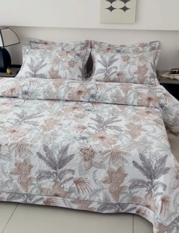 91家纺网 家纺一手货源 找家纺 优乐家纺 2025新款全棉斜纹13376宽边枕套床盖三件套 春意盎然