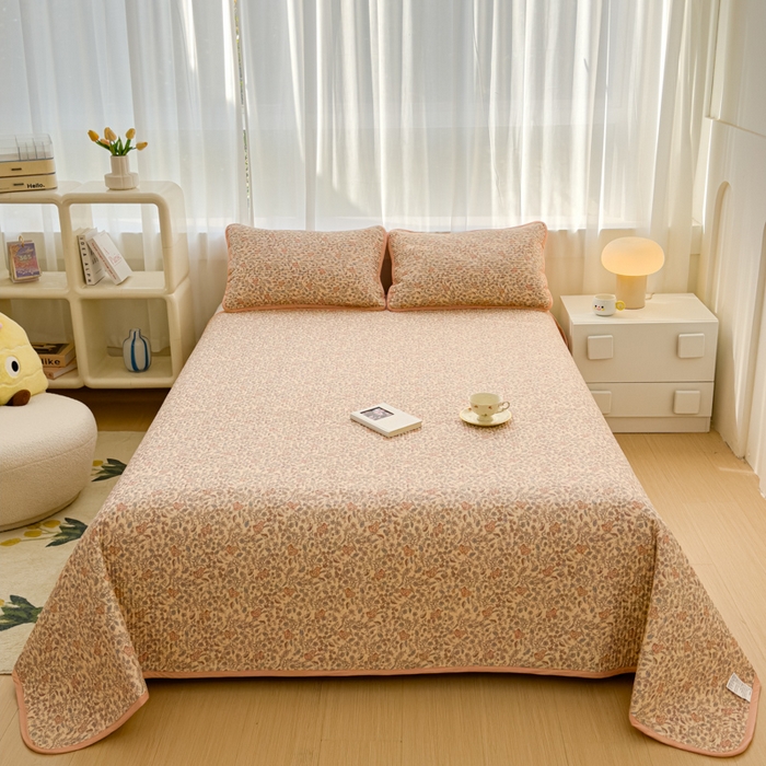 91家纺网 家纺一手货源 找家纺 金丝鸟家纺 2024新款双面全棉夹棉床盖 粉色花纹