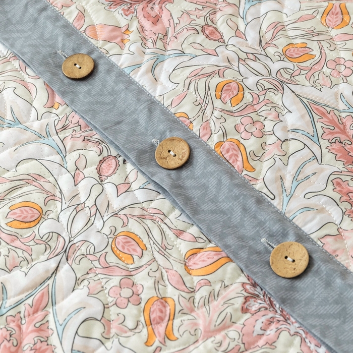 91家纺网 家纺一手货源 找家纺 优乐家纺 2025新款纯棉印花夹棉系列四件套-纽扣款 普卡拉-红