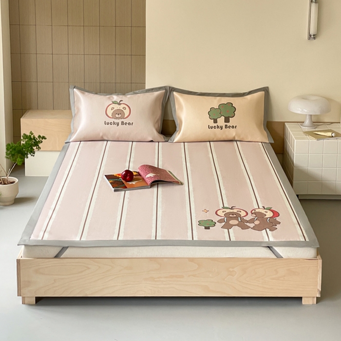 91家纺网 家纺一手货源 找家纺 圆岛家纺 2024新款900D卡通冰丝养生席 苹果熊