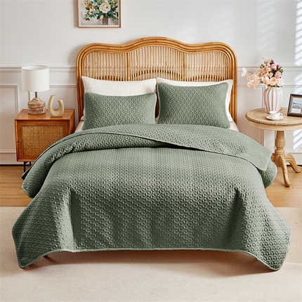 91家纺网 家纺一手货源 找家纺 温宁 2024新款花瓣四季夹棉床盖 花瓣-军绿