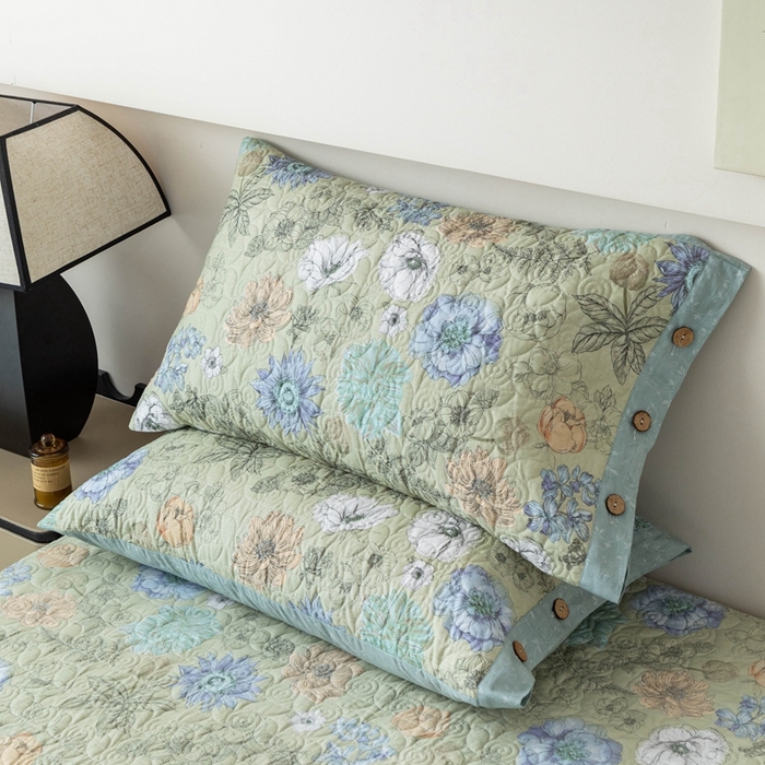 91家纺网 家纺一手货源 找家纺 优乐家纺 2025新款纯棉印花夹棉枕套系列-纽扣款 安琪-绿