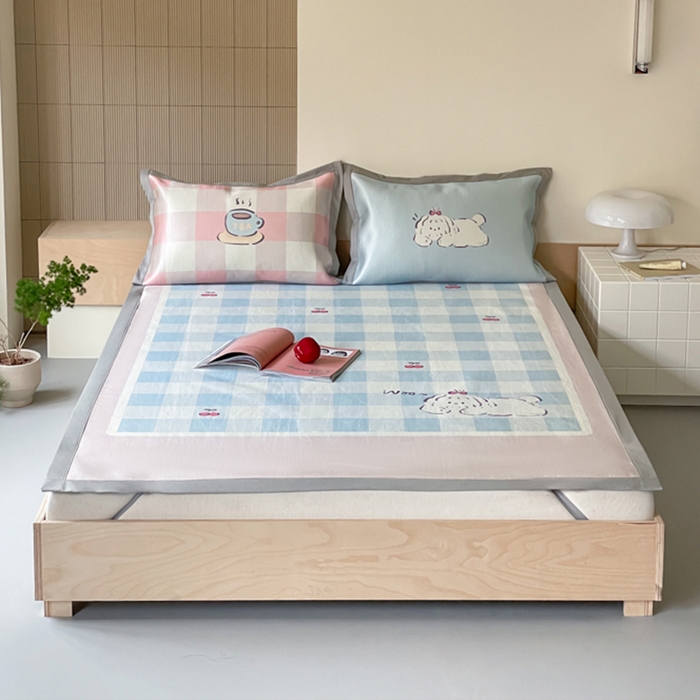 91家纺网 家纺一手货源 找家纺 圆岛家纺 2024新款900D卡通冰丝养生席 格子小狗