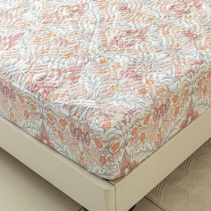 91家纺网 家纺一手货源 找家纺 优乐家纺 2025新款纯棉印花夹棉床笠三件套系列-纽扣款 普卡拉-红