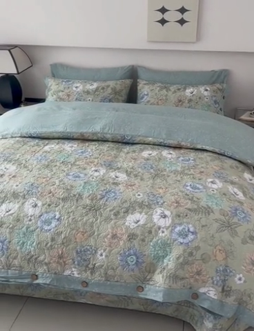 91家纺网 家纺一手货源 找家纺 优乐家纺 2025新款纯棉印花夹棉系列四件套-纽扣款 安琪-绿