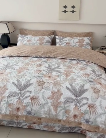 91家纺网 家纺一手货源 找家纺 优乐家纺 2025新款纯棉印花夹棉系列四件套-纽扣款 春意盎然