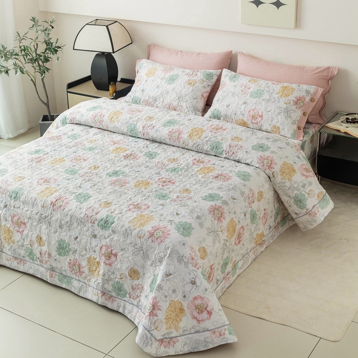 91家纺网 家纺一手货源 找家纺 优乐家纺 2025新款纯棉印花夹棉系列床盖三件套-纽扣款 安琪-黄