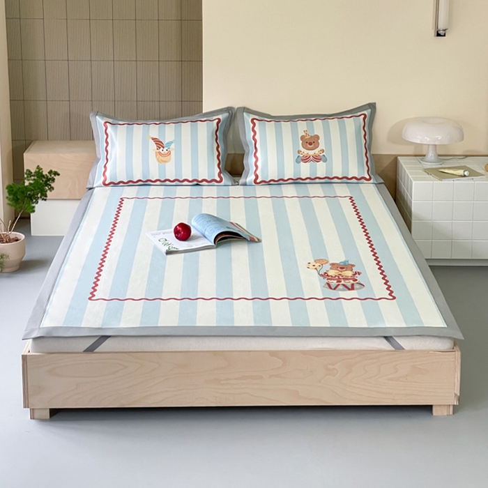 91家纺网 家纺一手货源 找家纺 圆岛家纺 2024新款900D卡通冰丝养生席 马戏小熊