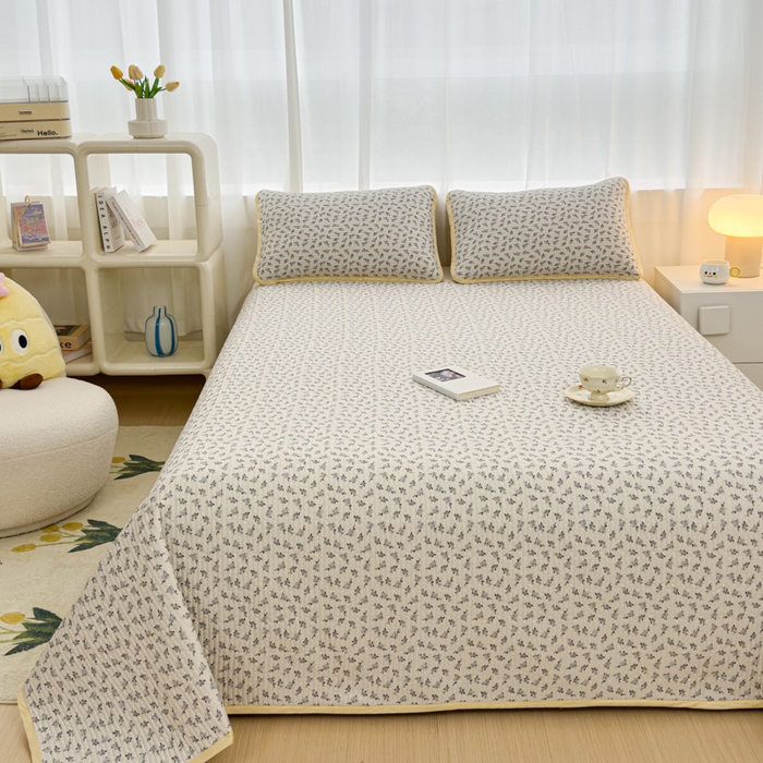 91家纺网 家纺一手货源 找家纺 金丝鸟家纺 2024新款双面全棉夹棉床盖 米色小花