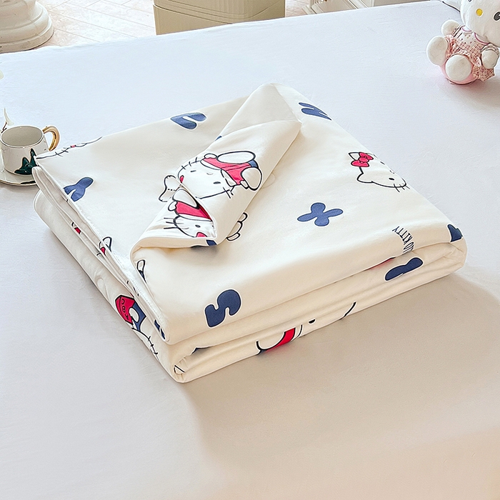 91家纺网 家纺一手货源 找家纺 天瑜家纺 2024新款三丽鸥针织夏被 字母KT