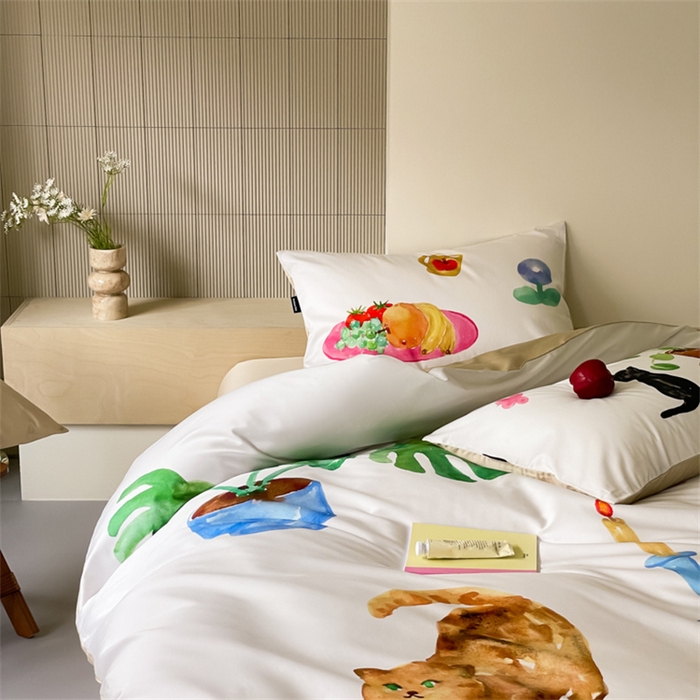 91家纺网 家纺一手货源 找家纺 （总）圆岛家纺 2024新款原创手绘系列100s 全棉数码印花四件套-猫猫vlog