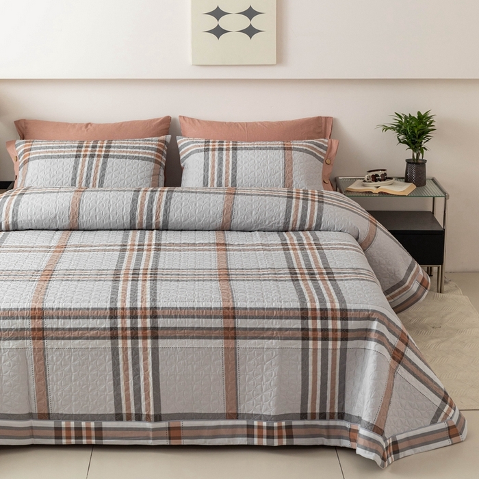 91家纺网 家纺一手货源 找家纺 优乐家纺 2025新款纯棉印花夹棉系列床盖三件套-纽扣款 慕斯