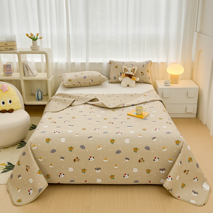 91家纺网 家纺一手货源 找家纺 金丝鸟家纺 2024新款双面全棉夹棉床盖 咖色喵星人