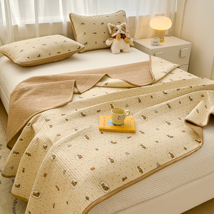 91家纺网 家纺一手货源 找家纺 金丝鸟家纺 2024新款双面全棉夹棉床盖 美美熊